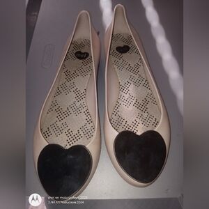 Melissa Plastic Shoes Size 8 Tan and Black Hearts